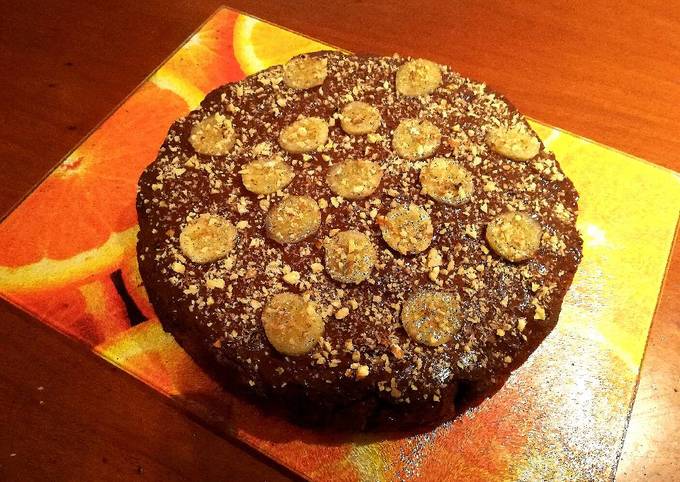 Passaggi a Fai Fatto in casa Torta al cioccolato con banana, noci e amaretti