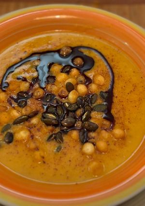 Fűszeres, sütőben sült sütőtök krémleves kókusz tejjel recept fotója
