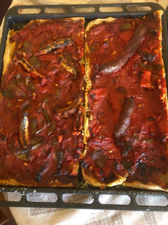 Una foto de 55. Coca de tomate y pimiento valenciano (principal pasta)