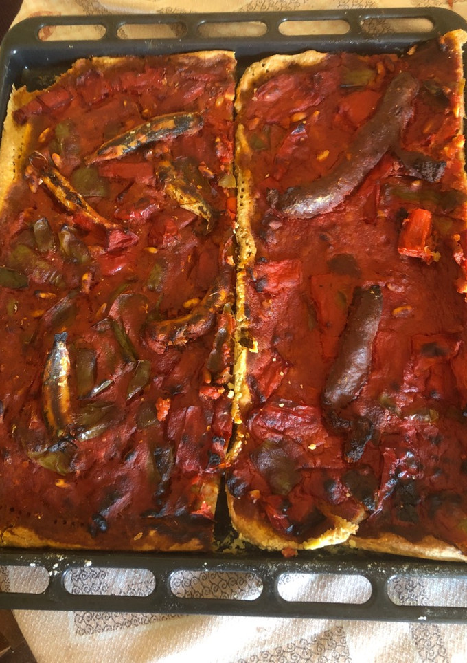 Una foto de 55. Coca de tomate y pimiento valenciano (principal pasta)