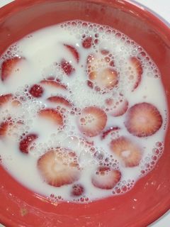Una foto de Fresas con leche