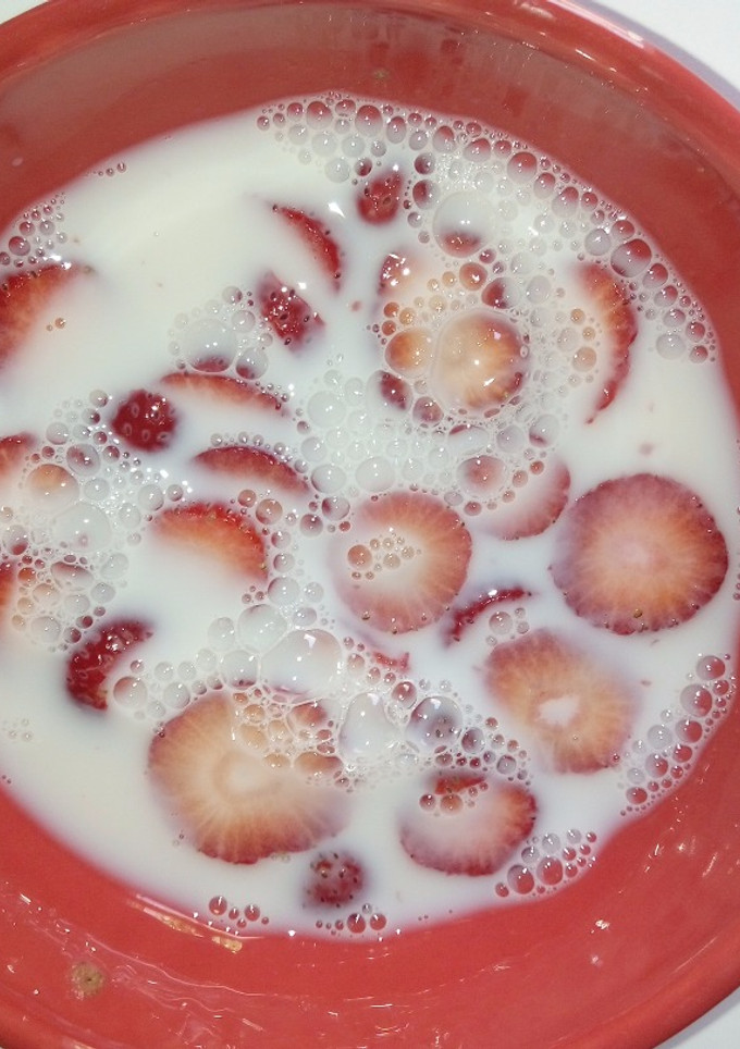 Una foto de Fresas con leche
