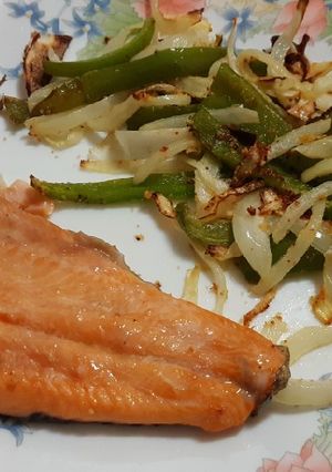 Una foto de Trucha y verduras en airfryer