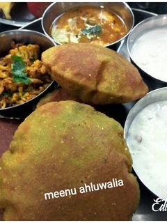 पालक मक्का की पूरी (Palak makka ki puri recipe in Hindi) रेसिपी मुख्य फोटो