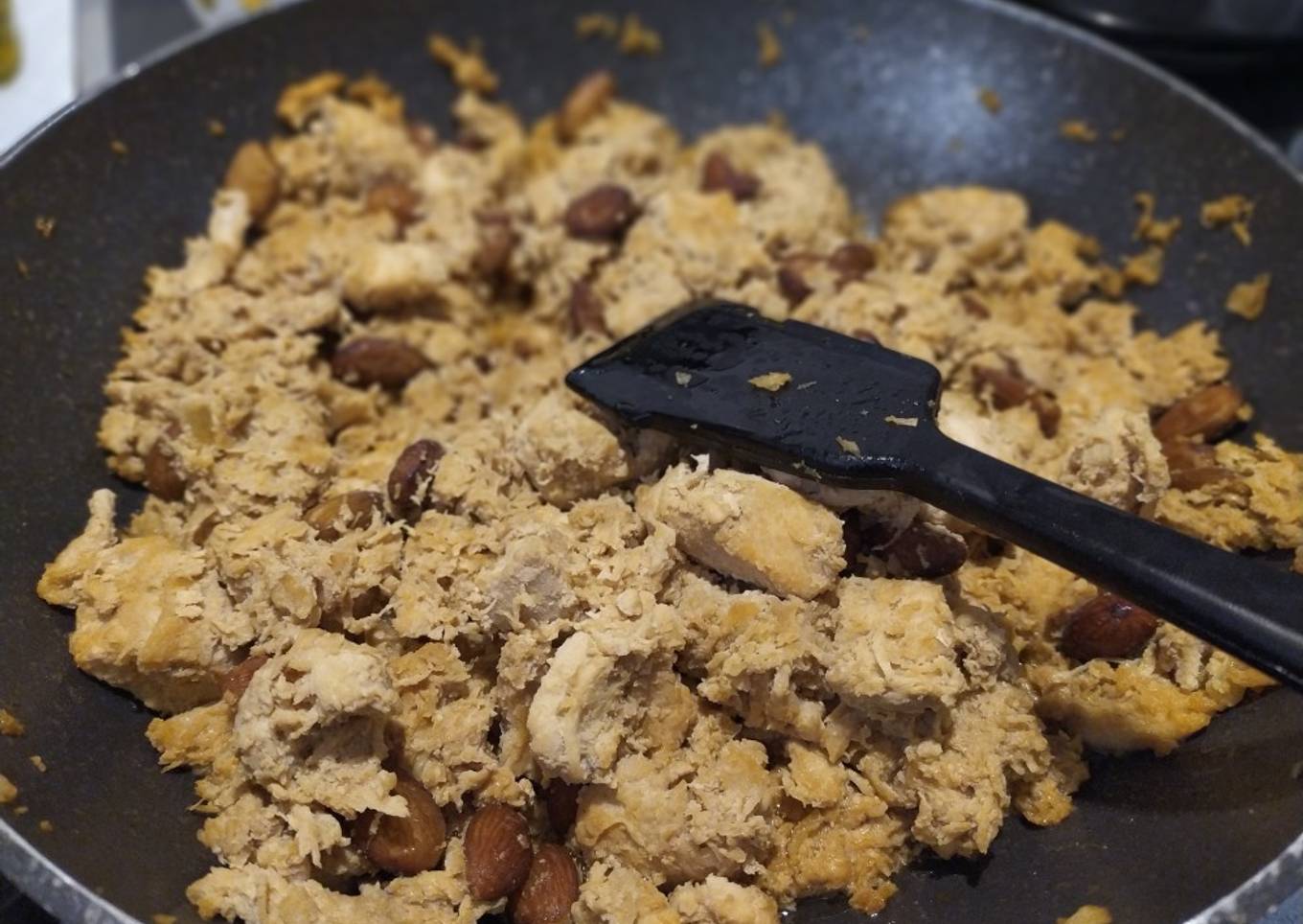 Pollo con Almendras en Salsa de Soja