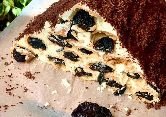 Медовый торт с черносливом в мультиварке, рецепт с фото пошаговый
