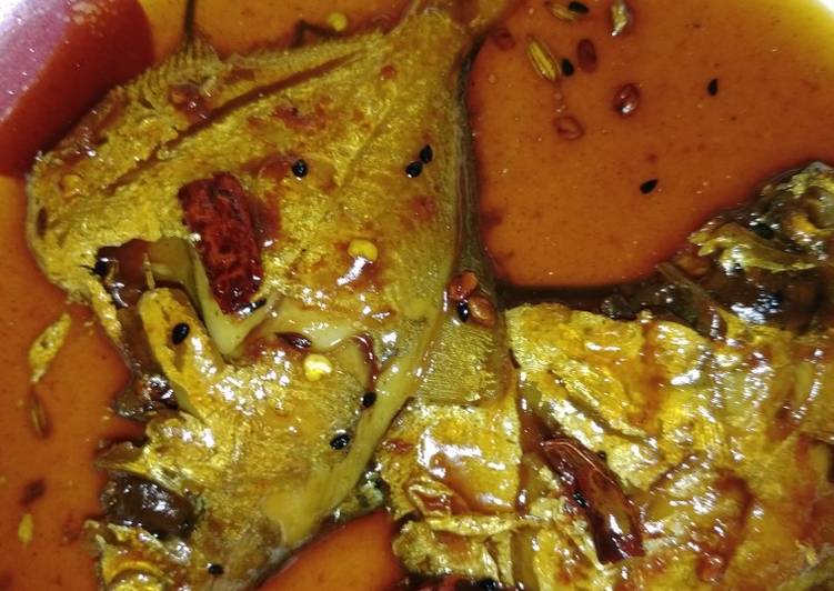 Recipe of Super Quick Homemade পমফ্রেট মাছের তেঁতুল টক(Pomfret macher tatul racipe in Bengali)
