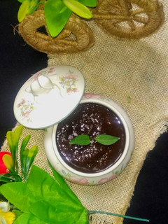 A picture of Imli ki chutney.