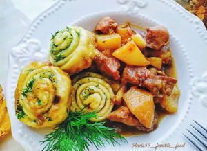 Фото Нудли с мясом, картофелем и квашеной капустой.