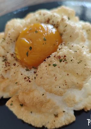 Une photo de Œuf nuage ou Cloudy eggs