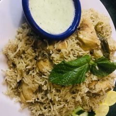 A picture of Chicken pulao.
