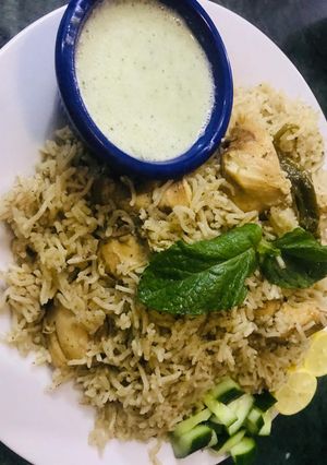 A picture of Chicken pulao.
