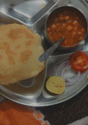 छोले भटूरे (chole bhature recipe in Hindi) रेसिपी मुख्य फोटो