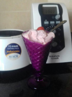 Una foto de Espuma de fresas light
