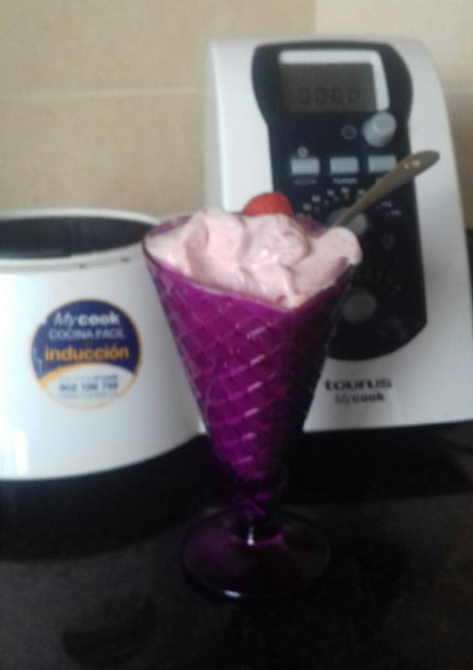 Una foto de Espuma de fresas light