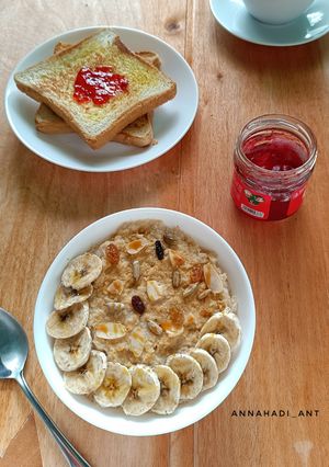 Foto resep Banana Trail Mix Oatmeal