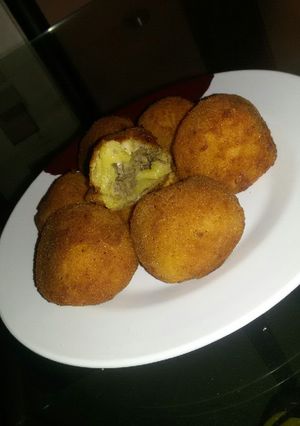 A picture of Stuffed potato balls.