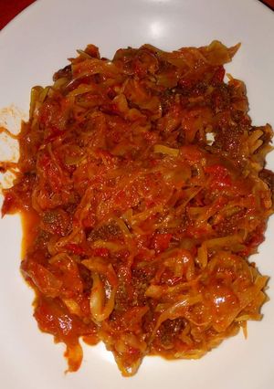 A picture of Wet fried Beef with Cabbage.
