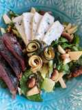 Salade verte magret de canard aux 3 noix grillées et roquefort