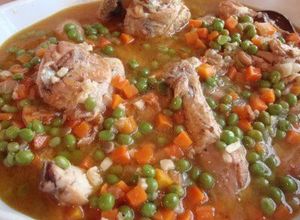 Una foto de Pollo arvejado