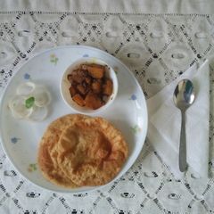 A picture of Aachari pumpkin vegetable with whole wheat puri.