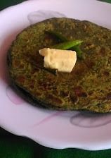 A picture of Bathua missi roti.