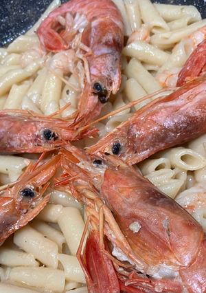 Una foto de Macarrones de marisco, con caldo Dashi y salsita de leche coco