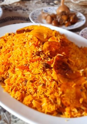 عکسی از دستور هویج پلو و تهدیگ سیب زمینی
