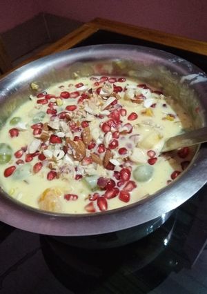 फ्रूट कस्टर्ड (Fruit custard recipe in hindi) रेसिपी मुख्य फोटो