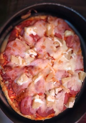 A picture of Pepperoni pizza.