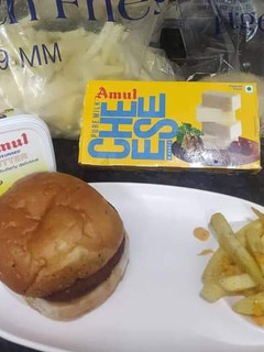 बर्गर (Burger recipe in hindi) रेसिपी मुख्य फोटो