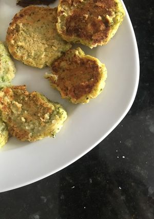 Una foto de Tortitas de papa con brócoli