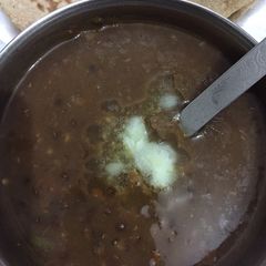A picture of Black lentil.