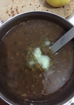 A picture of Black lentil.