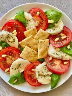 Una foto de 🇮🇹 Ensalada CAPRESE (Italia)