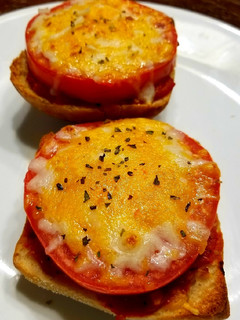 A picture of Tomato lover's bread & cheese roast.