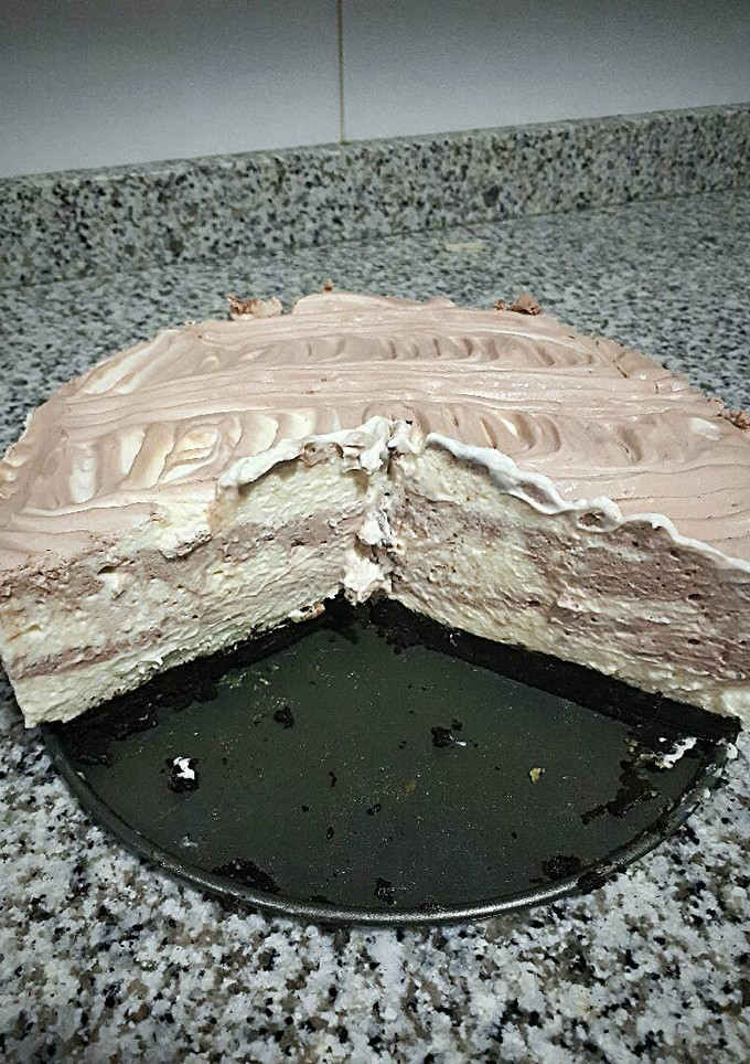 Una foto de Tarta de natillas y galletas Oreo
