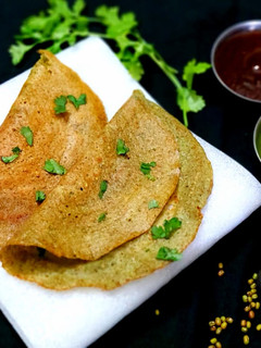साबुत मूंग दाल के चीला (sabut moong dal ke cheela recipe in Hindi) रेसिपी मुख्य फोटो