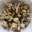 Queso panela marinado con hierbas a la mexicana