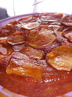 Una foto de Torta invertida de manzana