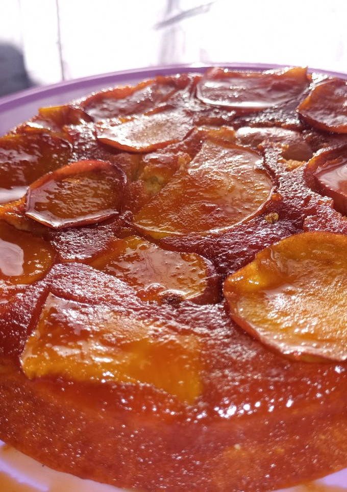 Una foto de Torta invertida de manzana