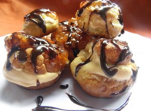 Una foto de Profiteroles