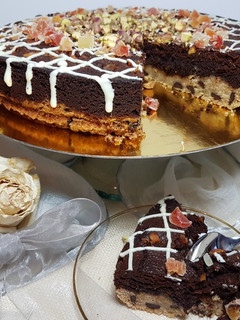 Una foto de Brookiepie ó Cookie-Brownie con Papaya crujiente & Pistachos!