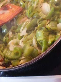 Una foto de Pimientos y cebolla para guarnición