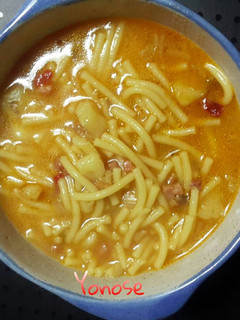 Una foto de Sopa fideos y jamón serrano en Cookeo