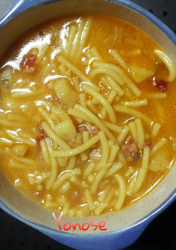 Una foto de Sopa fideos y jamón serrano en Cookeo 
