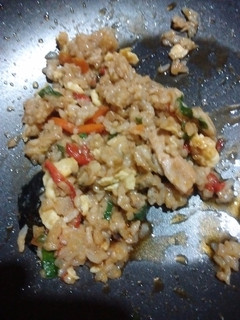 Una foto de Chow fan con aceite de sésamo (guiso de arroz frito)