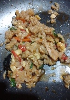 Una foto de Chow fan con aceite de sésamo (guiso de arroz frito)
