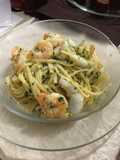 Linguini con camarón y calamar al ajillo