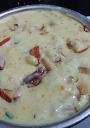 A picture of Fruit Custard.
